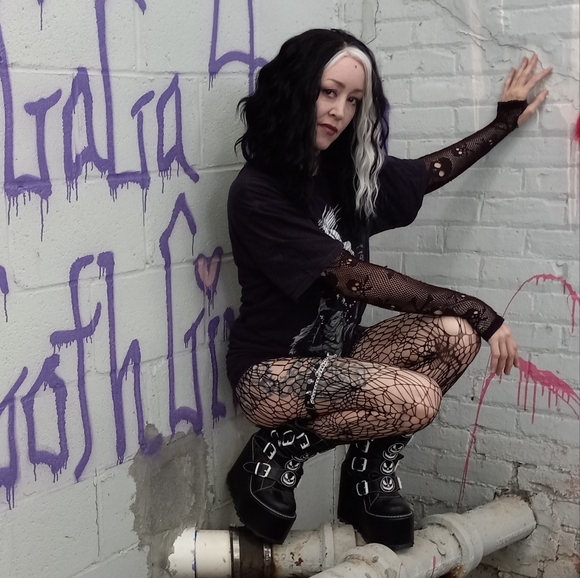 Skeleton buckle platform stompy Boots! Gothic staple! Like new! Yru! Sold - Picture 7 of 10